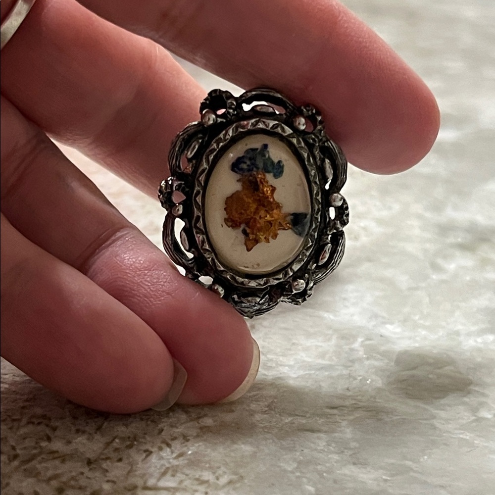 Vintage Ceramic Glazed Cameo Brooch - Picture 7 of 7